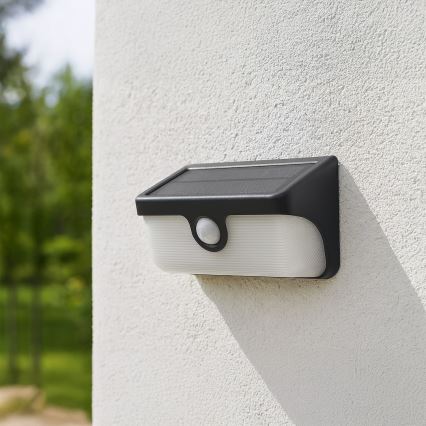 LED соларно стенно осветително тяло с сензор LINK LED/5W/3,7V IP65 черно