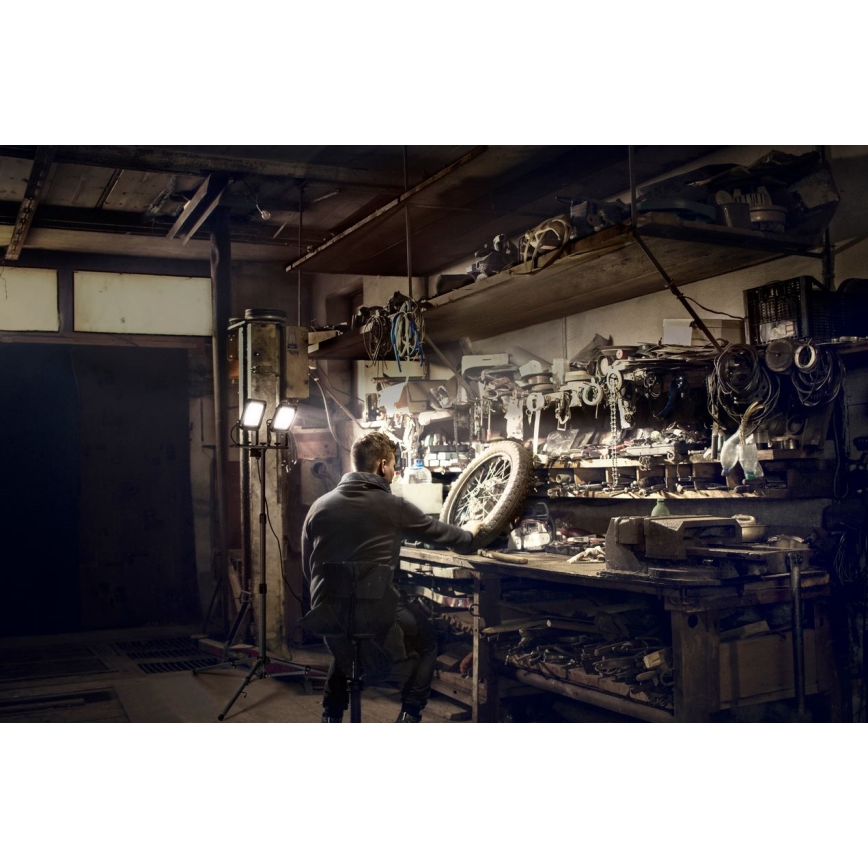 Ledvance - Екстериорен LED прожектор с държач WORKLIGHT TRIPOD 2xLED/20W/230V 6500K IP65