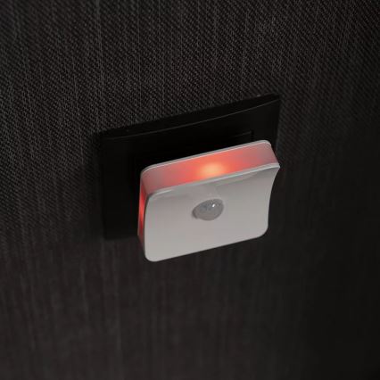 Ledvance - LED RGB Лампа за ориентация за контакт със сензор LUNETTA LED/0,3W/230