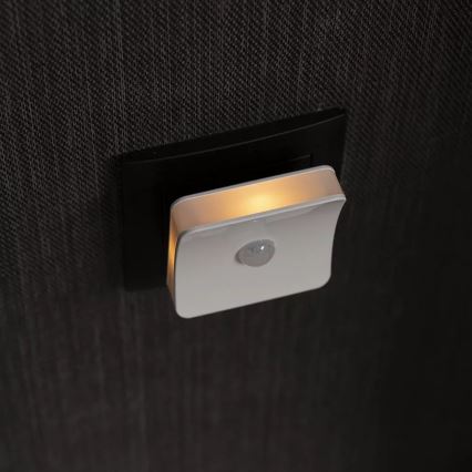 Ledvance - LED RGB Лампа за ориентация за контакт със сензор LUNETTA LED/0,3W/230