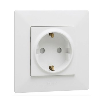 Legrand - Домашна SCHUKO розетка с рамка NILOE STEP 250V бяла