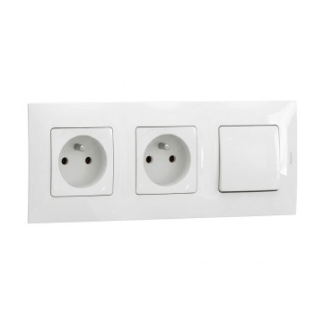 Legrand - Двойна домашна розетка и еднополюсен ключ № 1 с рамка NILOE 250V в бял цвят