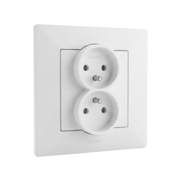 Legrand - Двойна домашна розетка с рамка NILOE STEP 250V бяла