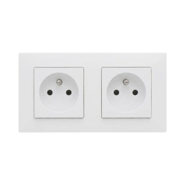 Legrand - Двойна домашна контактна розетка с рамка NILOE STEP 250V бяла