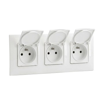Legrand - Троен външен битов контакт с рамка NILOE 250V IP44 бял