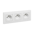 Legrand - Тройна домашна розетка с рамка NILOE STEP 250 V бяла