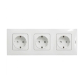 Legrand - Тройна домашна SCHUKO розетка с рамка NILOE 250V бяла