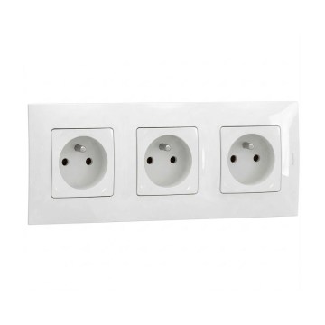 Legrand - Тройна домашна контактна розетка с рамка NILOE 250V бяла