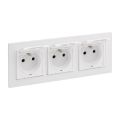Legrand - Тройна външна домашна розетка с рамка NILOE STEP 250V IP44 бяла