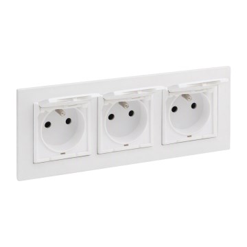 Legrand - Тройна външна домашна розетка с рамка NILOE STEP 250V IP44 бяла