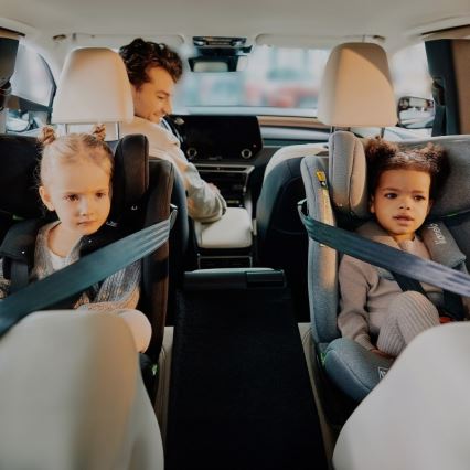 Lionelo - Автокресло BRAVE i-Size с въртяща се база, 40-150 cm, черен карбон