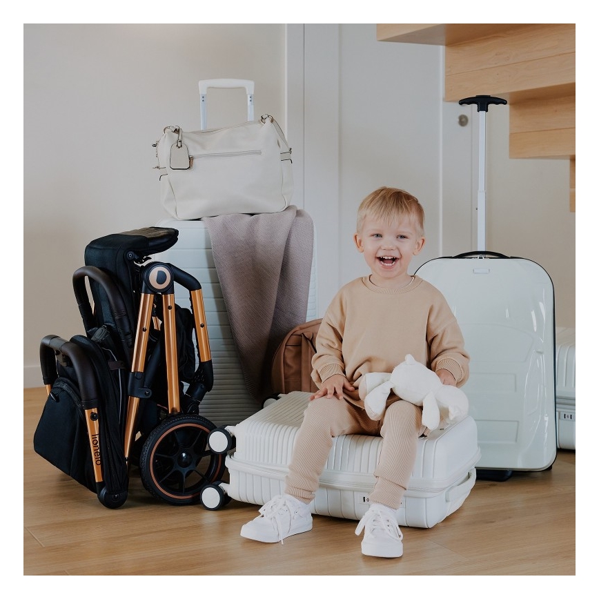 Lionelo - Детска количка CLOE черен/златист