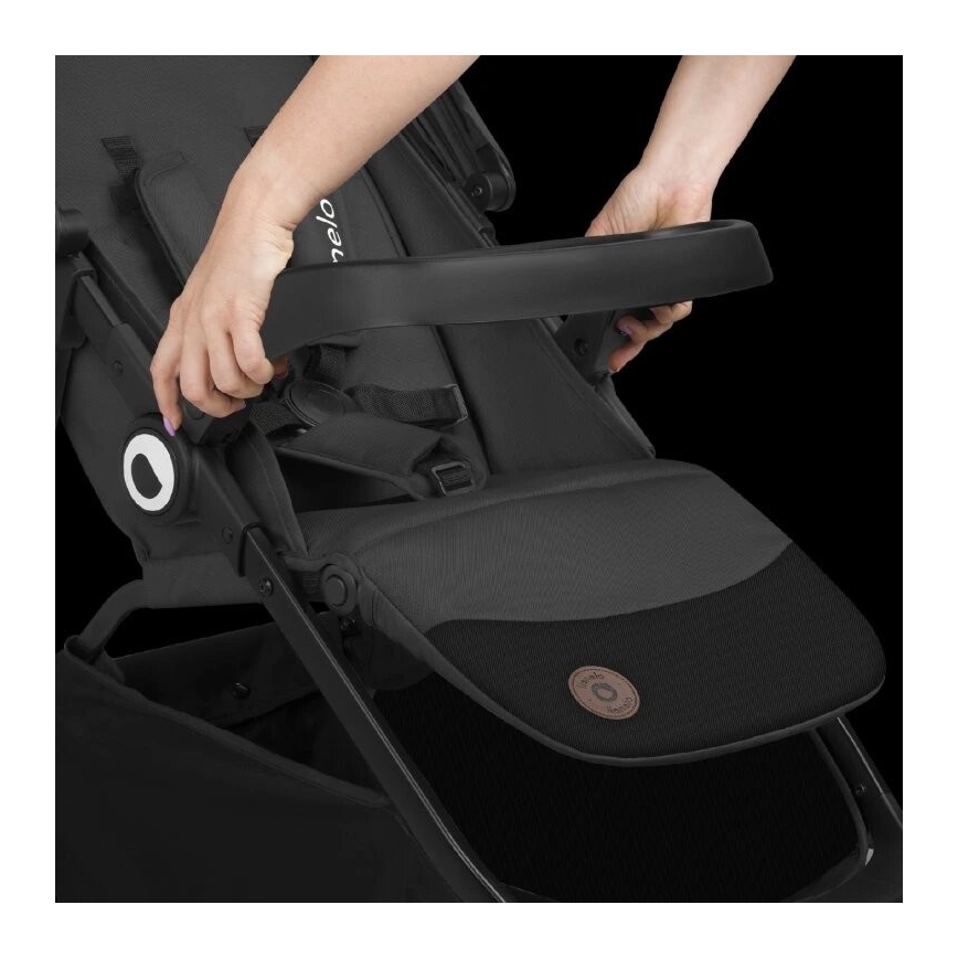 Lionelo - Детска количка EMMA ONE черен