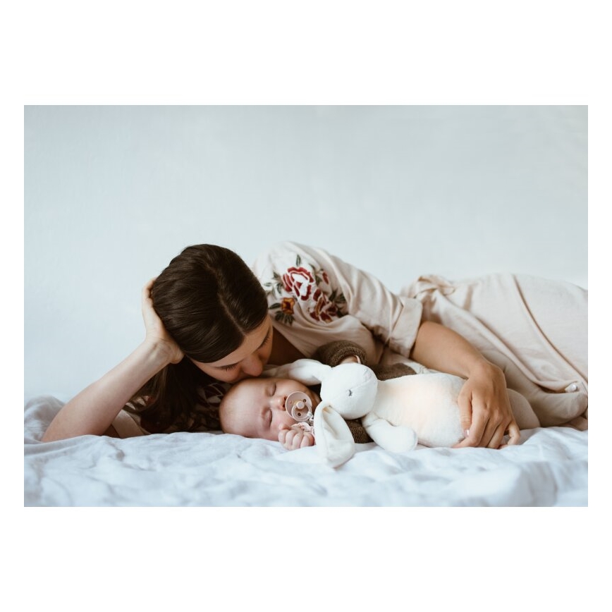 Moonie - Приятел за гушкане с мелодия и светлина 2.0 зайче organic роза