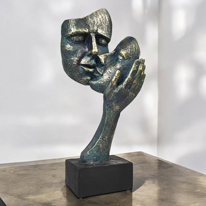 Настолна декорация 35x22x13 cm, изработена от смола с патина
