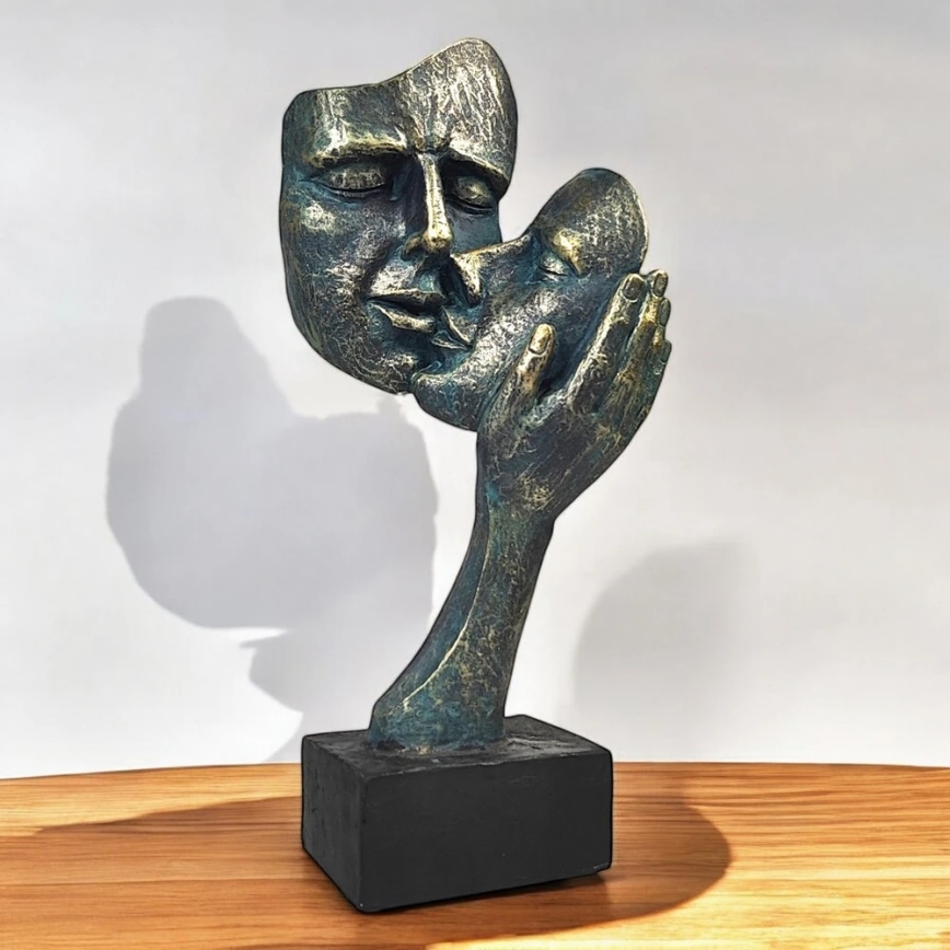 Настолна декорация 35x22x13 cm, изработена от смола с патина