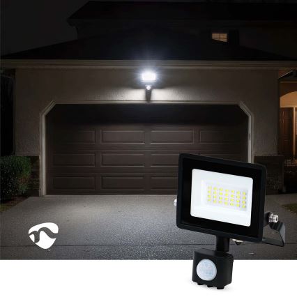 LED прожектор с датчик за движение и сумрак за включване в контакт LED/20W/230V IP44