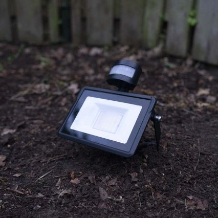 LED Димируем прожектор със сензор за движение SmartLife LED/20W/230V 3000-6500K IP44 Wi-Fi