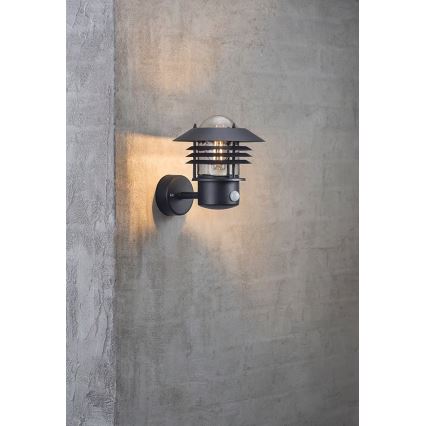 Nordlux - Външно стенно осветително тяло с вграден сензор VEJERS 1xE27/60W/230V IP54 сребристо