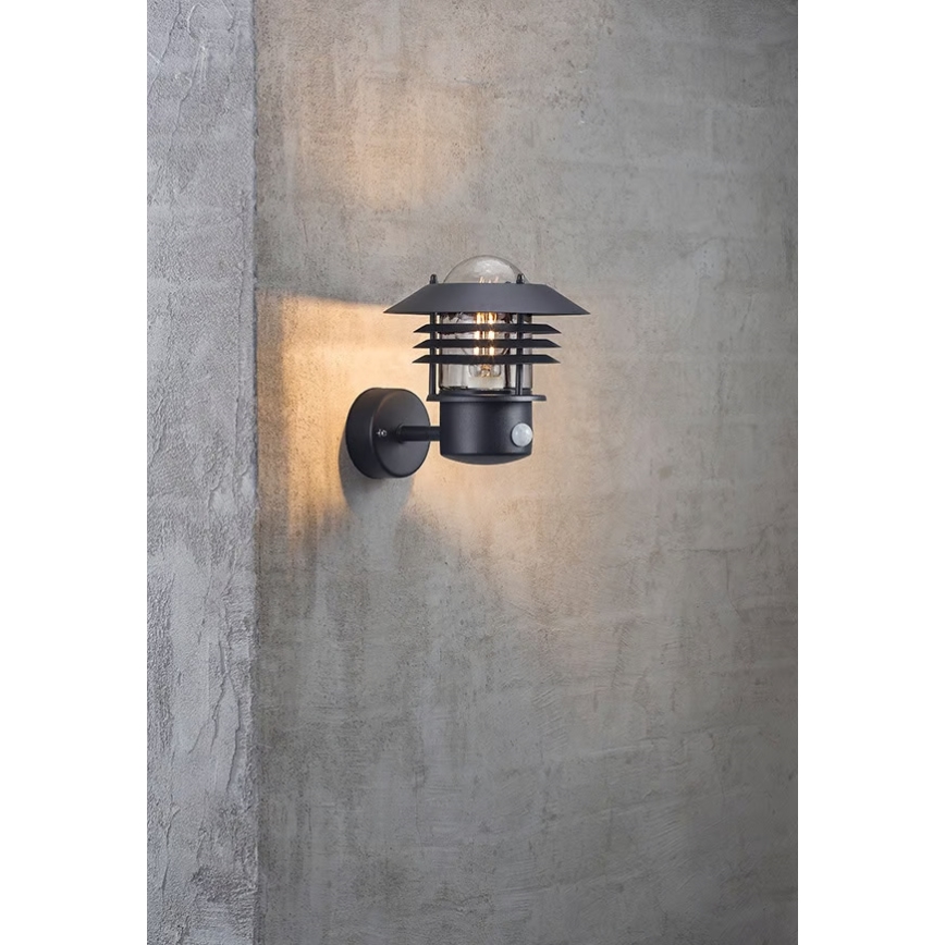 Nordlux - Външно стенно осветително тяло с вграден сензор VEJERS 1xE27/60W/230V IP54 сребристо