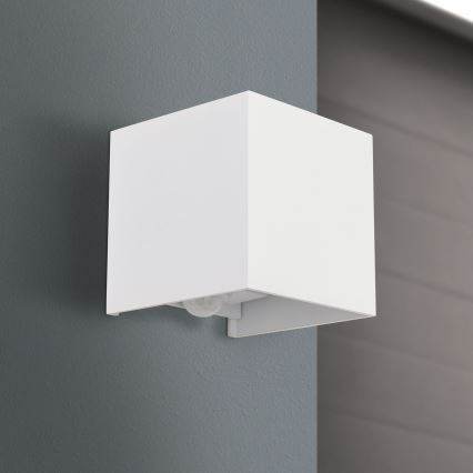 LED Външна стенна лампа със сензор за движение и здрач CUBE-S LED/13W/230V IP54 бял