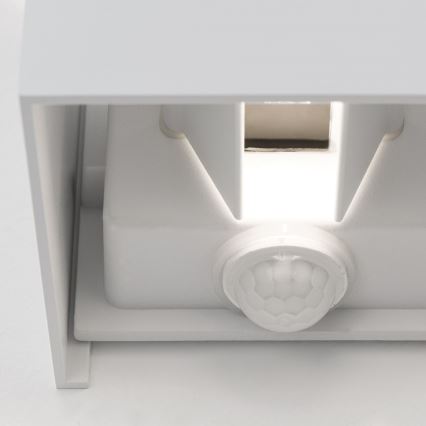 LED Външна стенна лампа със сензор за движение и здрач CUBE-S LED/13W/230V IP54 бял