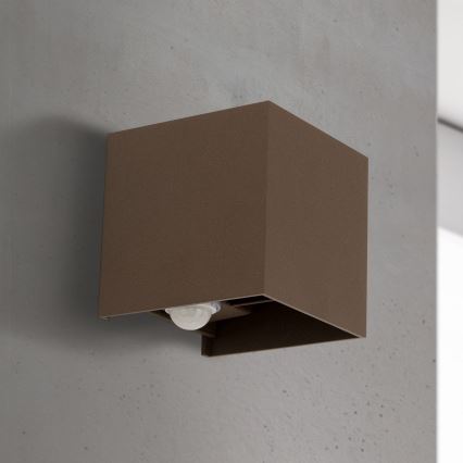 Външно стеново осветително тяло със сензор за движение и за здрач CUBE-S LED/13W/230V IP54 кафяво