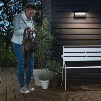 Philips - LED Екстериорен аплик със сензор 2xLED/4,5W/230V 2700K IP44