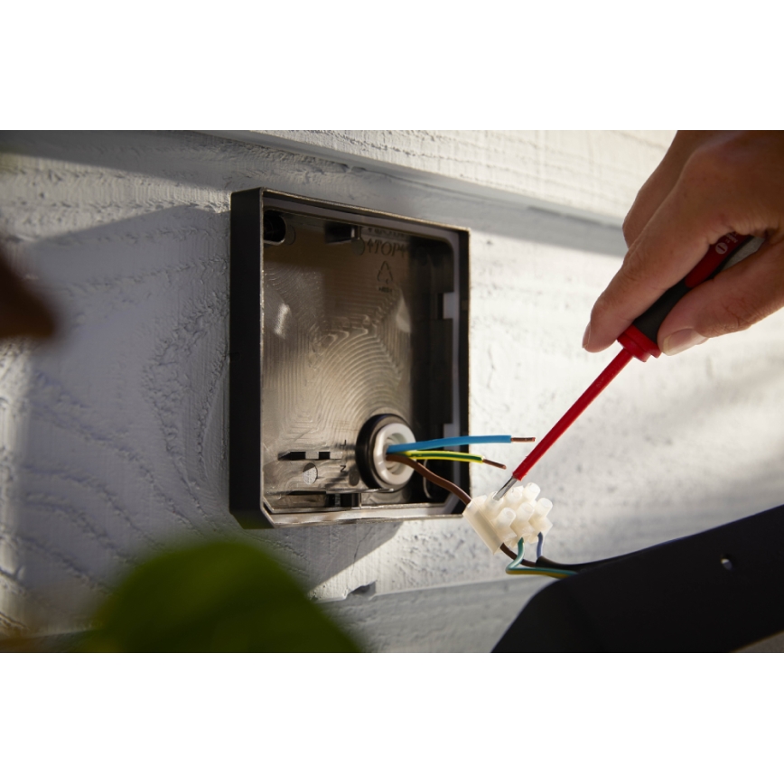 Philips - LED RGBW Димируем екстериорен reflektor Hue DISCOVER 2xLED/15W/230V 2000-6500K IP44