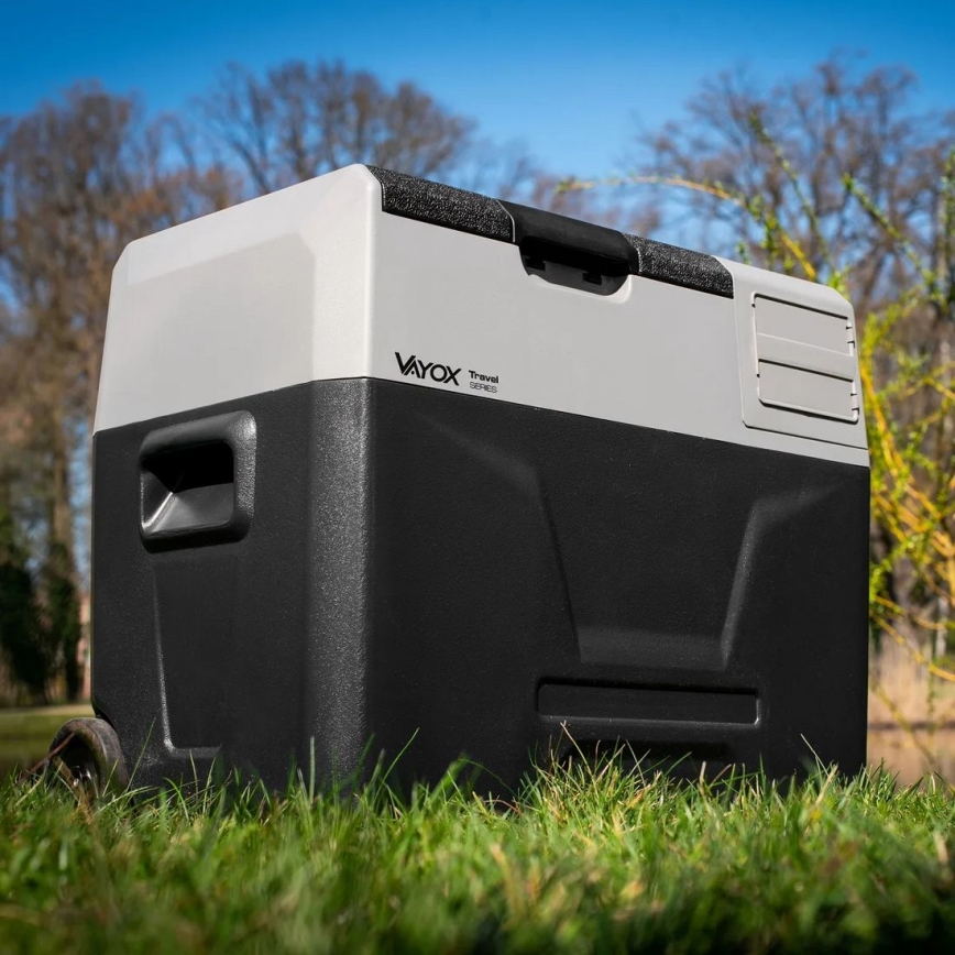 Преносим хладилник за кола с LCD дисплей 40 l 230V/12V/24V черен