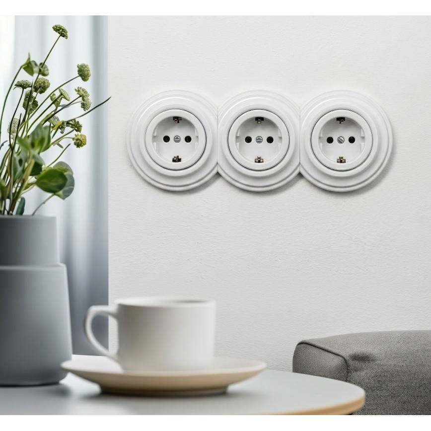 Reblig - Тройна ретро домашна контактна розетка с рамка SCHUKO 230V снежнобяла