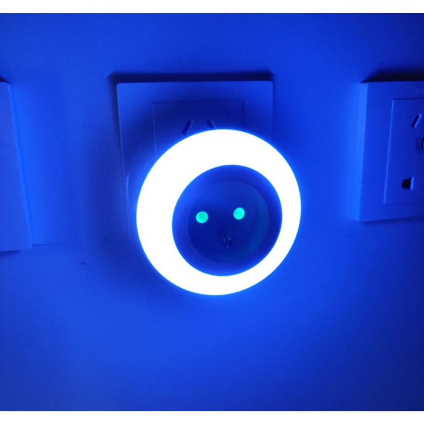 LED Лампа за ориентация със сензор за здрач и контакт LED/0,6W/230V