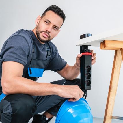 Удължителен кабел с щипка за бюро, 3 гнезда, Тип E + 2x USB-A + 1x USB-C, 1,5 m, черен