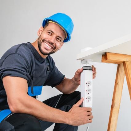 Удължител с монтаж за бюро, 3 гнезда, щепсел тип E + 2xUSB-A + 1xUSB-C, 1,5 m, бял