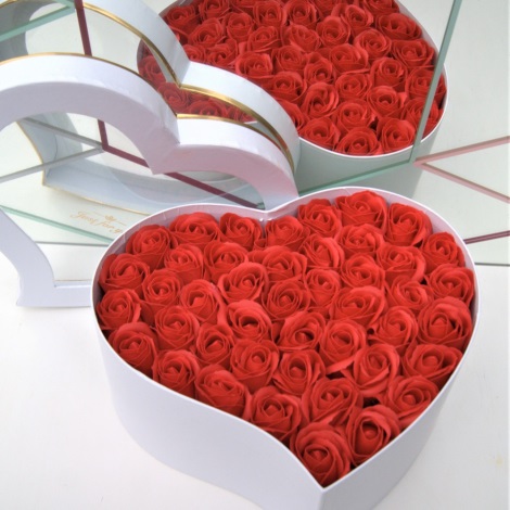 Сапунени рози HEART RED - размер L (43 броя)