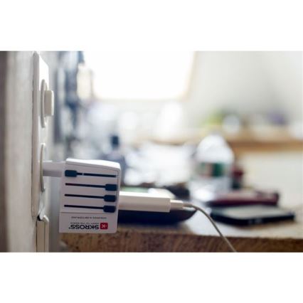 Пътен адаптер MUV с USB A и USB‑C портове, 15W