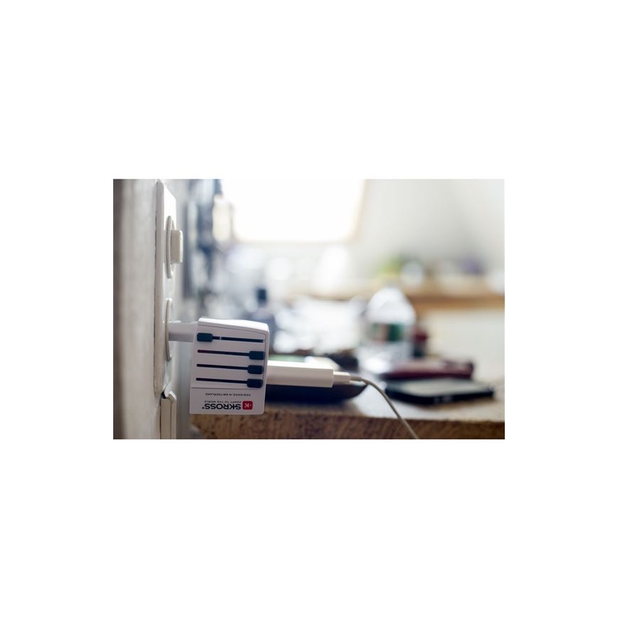 Пътен адаптер MUV с USB A и USB‑C портове, 15W