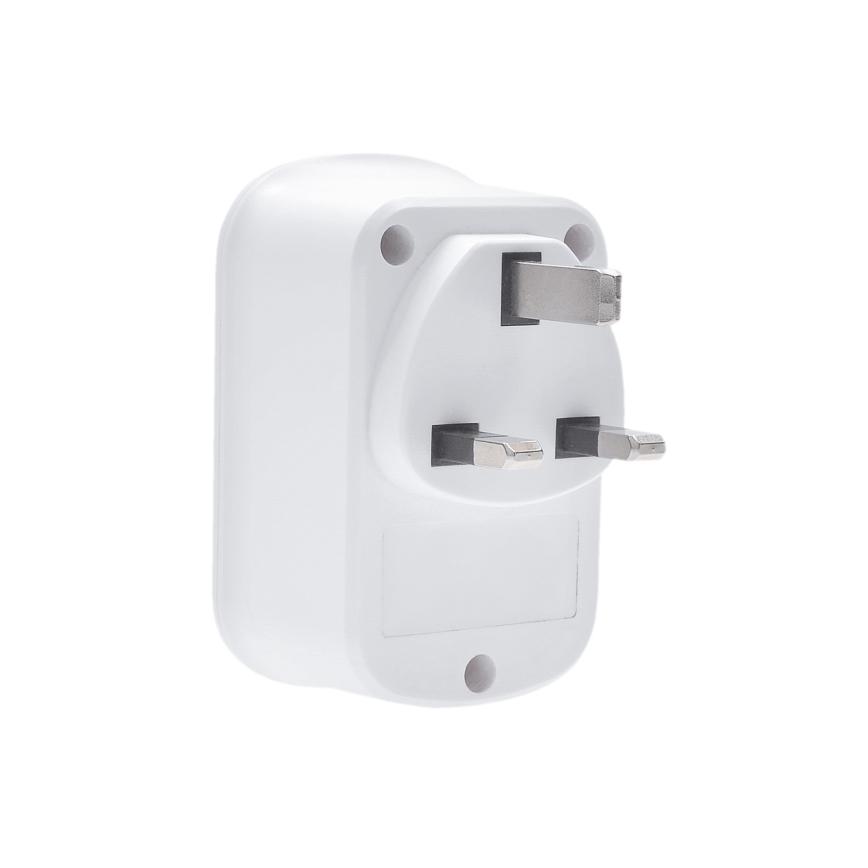 Пътен адаптер за Великобритания (230 V) с 2x USB-A и 1x USB-C