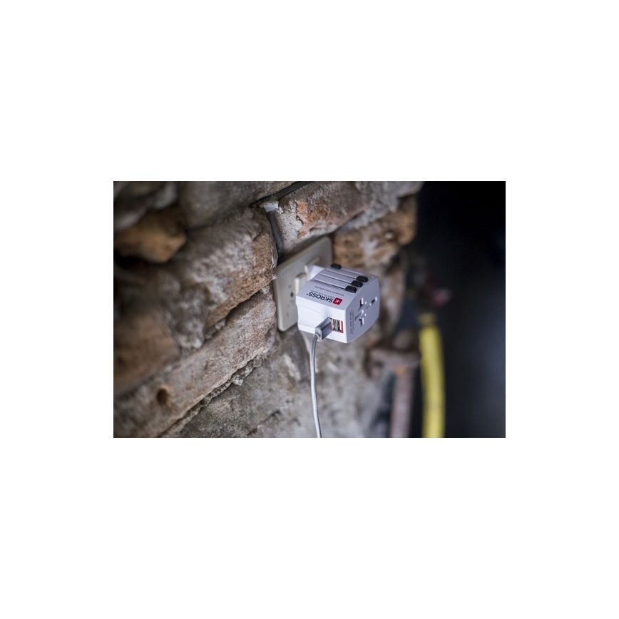 Международен адаптер за пътуване 230V + 2бр. USB порт