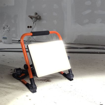 LED прожектор със стойка LED/50W/230V 4000K IP65