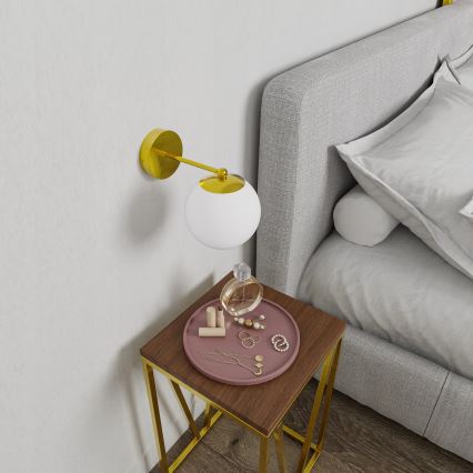 Стенна лампа 1xE27/40W/230V златисто/бяла