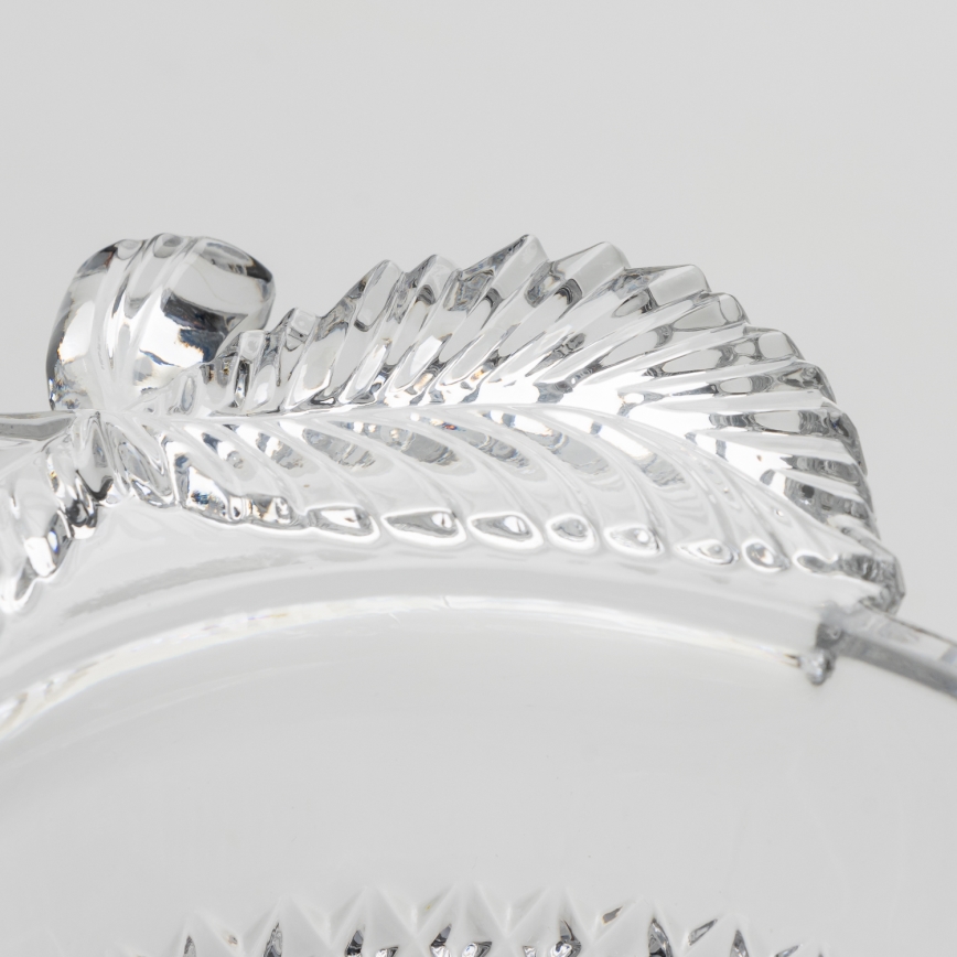 Стъклена купа слива прозрачен