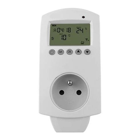 Термостат с вградена 230V розетка