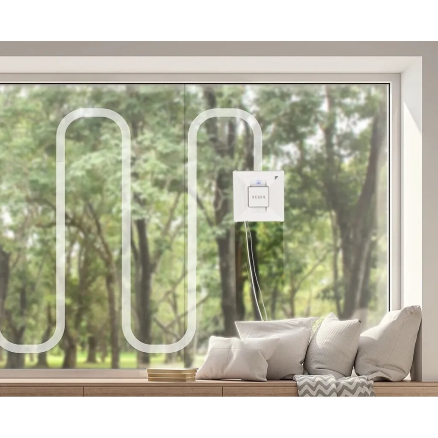 TESLA Electronics RoboStar - Умен почистващ прозорци с водно пръскане 72W/230V/650 mAh Wi-Fi + дистанционно управление