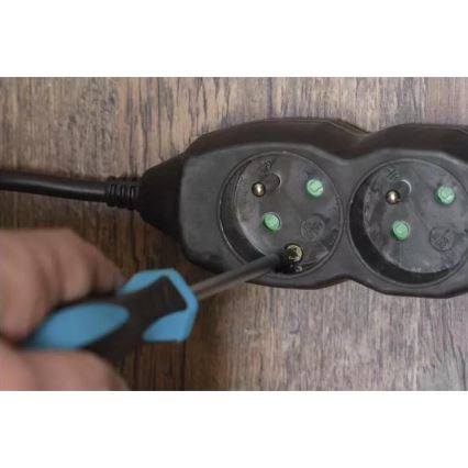 Удължителен кабел 4 гнезда 5м черен