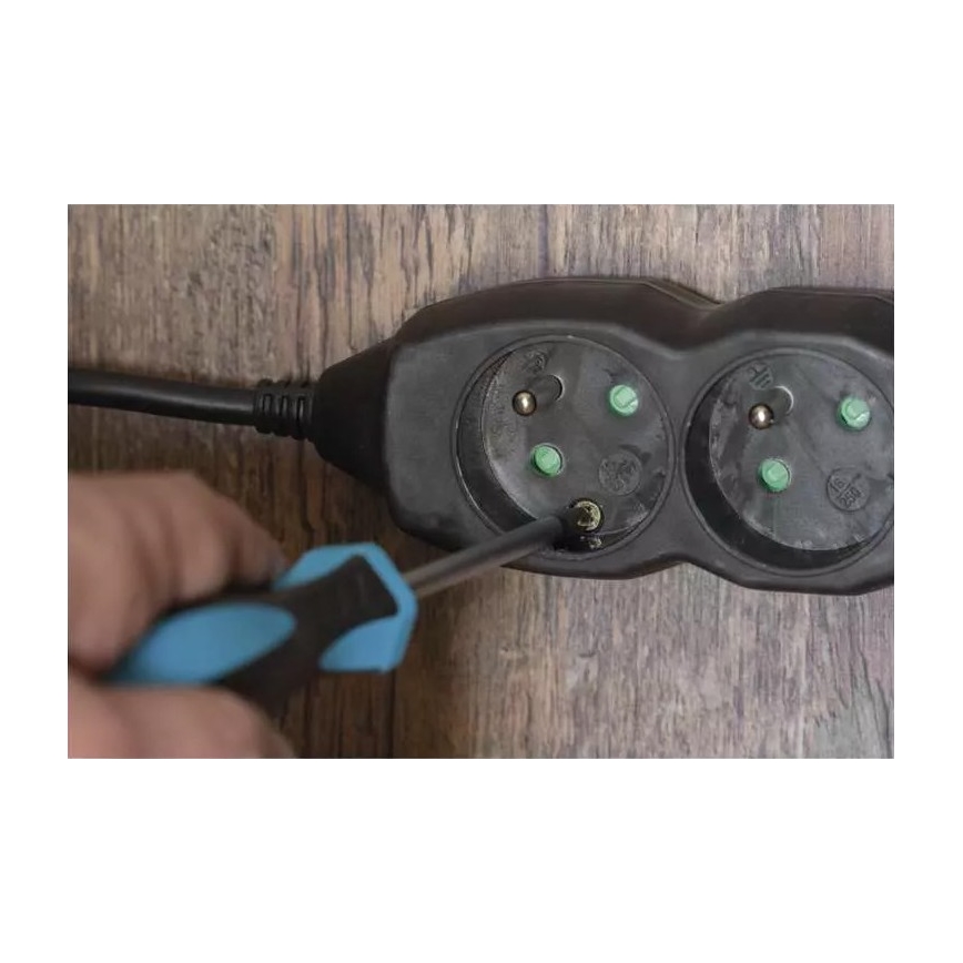 Удължителен кабел 4 гнезда 5м черен