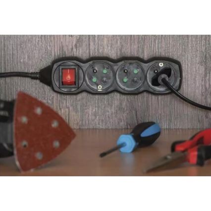 Удължителен кабел с ключ 3 гнезда 5м черен