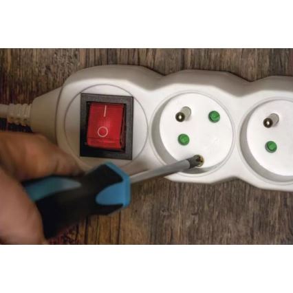 Удължителен кабел с ключ 4 гнезда 5м бял