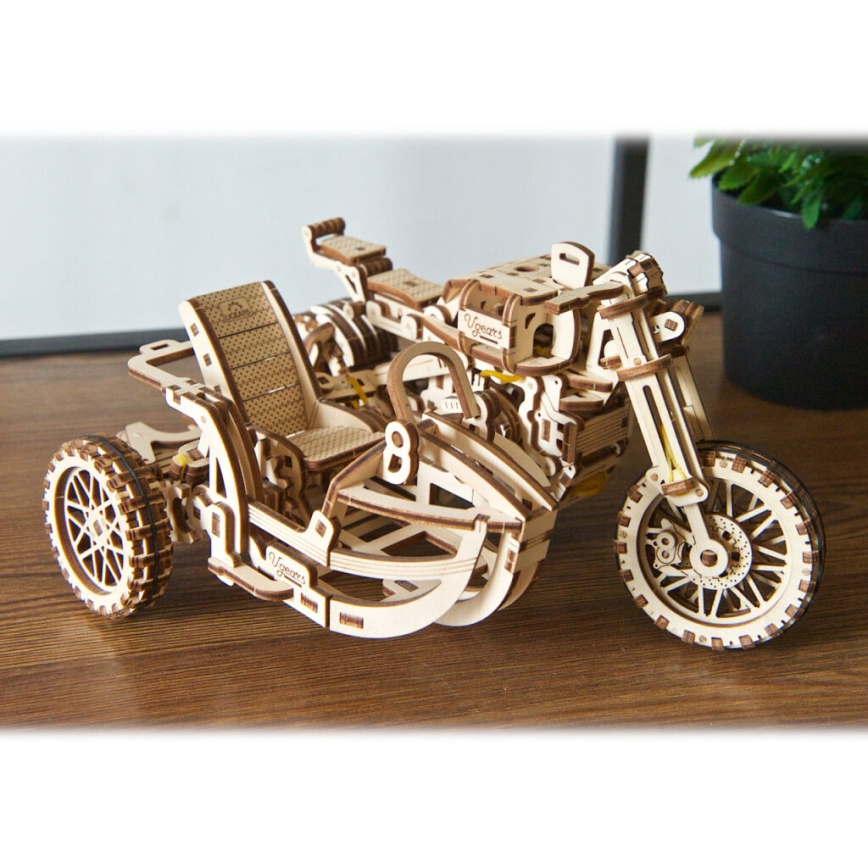 Ugears - 3D дървен механичен пъзел Мотоциклет Scrambler с кош