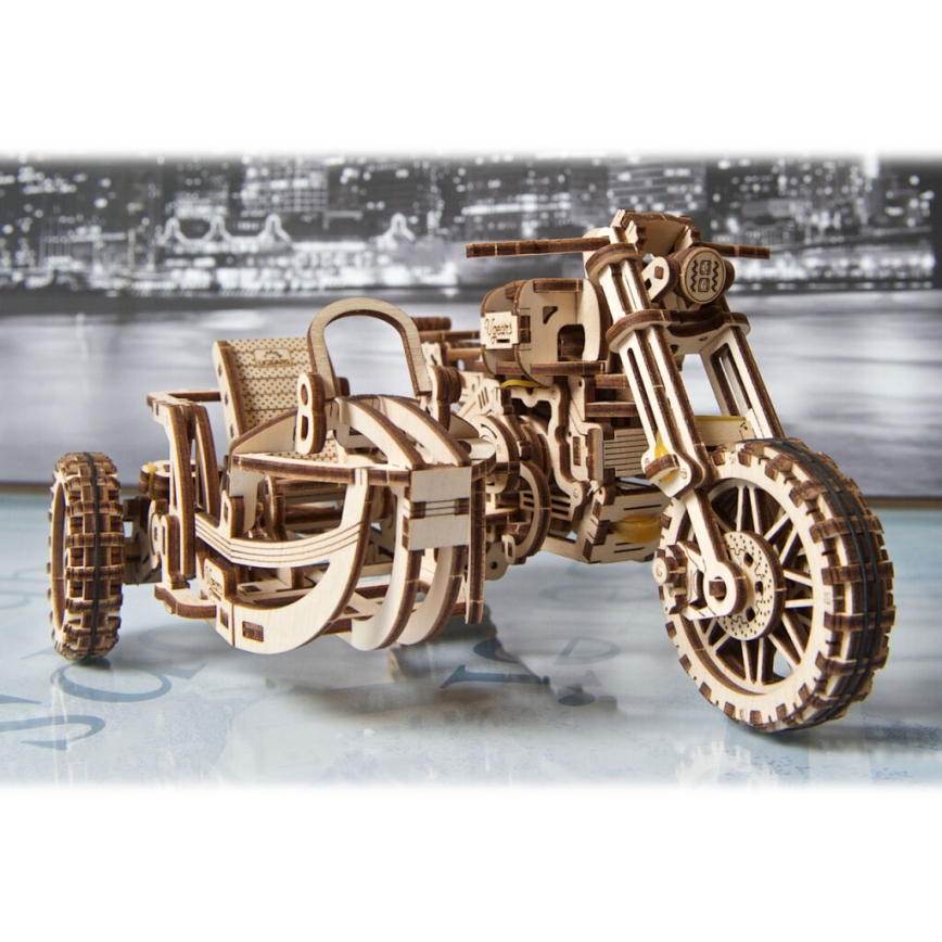 Ugears - 3D дървен механичен пъзел Мотоциклет Scrambler с кош